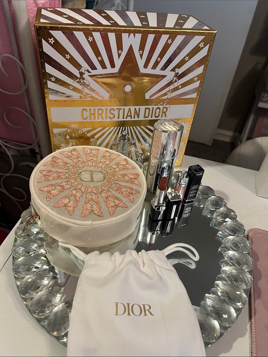 Dior Other - Dior Beauty Set w- Embroidered Pouch -Capture in 1 fl oz- More